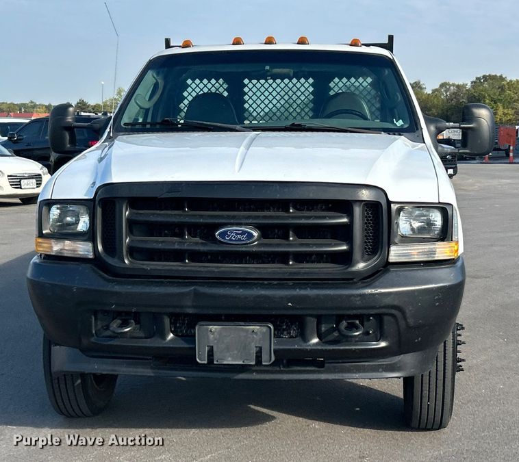 image for item ET3341 2004 Ford F450 Super Duty flatbed truck