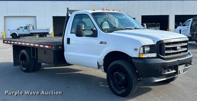 image for item ET3341 2004 Ford F450 Super Duty flatbed truck