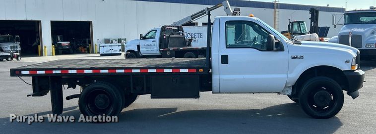image for item ET3341 2004 Ford F450 Super Duty flatbed truck
