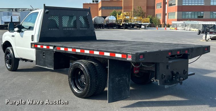 image for item ET3341 2004 Ford F450 Super Duty flatbed truck