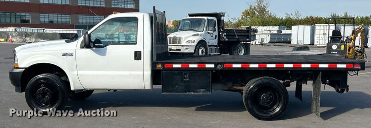 image for item ET3341 2004 Ford F450 Super Duty flatbed truck