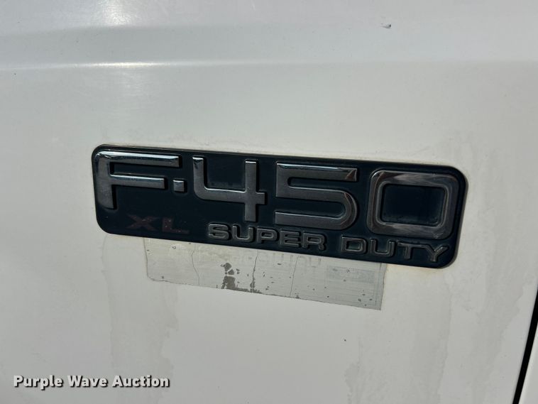 image for item ET3341 2004 Ford F450 Super Duty flatbed truck