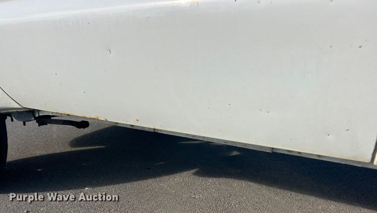 image for item ET3341 2004 Ford F450 Super Duty flatbed truck