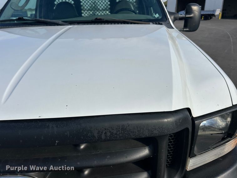 image for item ET3341 2004 Ford F450 Super Duty flatbed truck