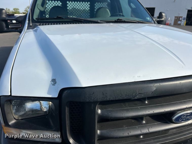 image for item ET3341 2004 Ford F450 Super Duty flatbed truck