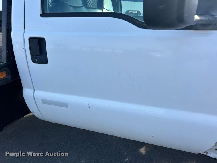 image for item ET3341 2004 Ford F450 Super Duty flatbed truck
