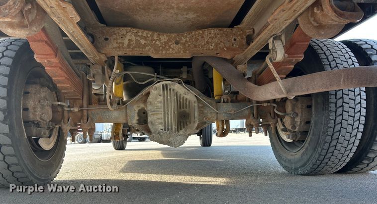 image for item ET3341 2004 Ford F450 Super Duty flatbed truck