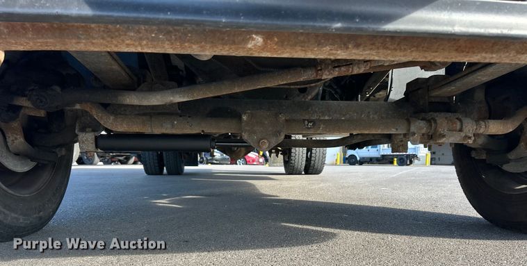 image for item ET3341 2004 Ford F450 Super Duty flatbed truck