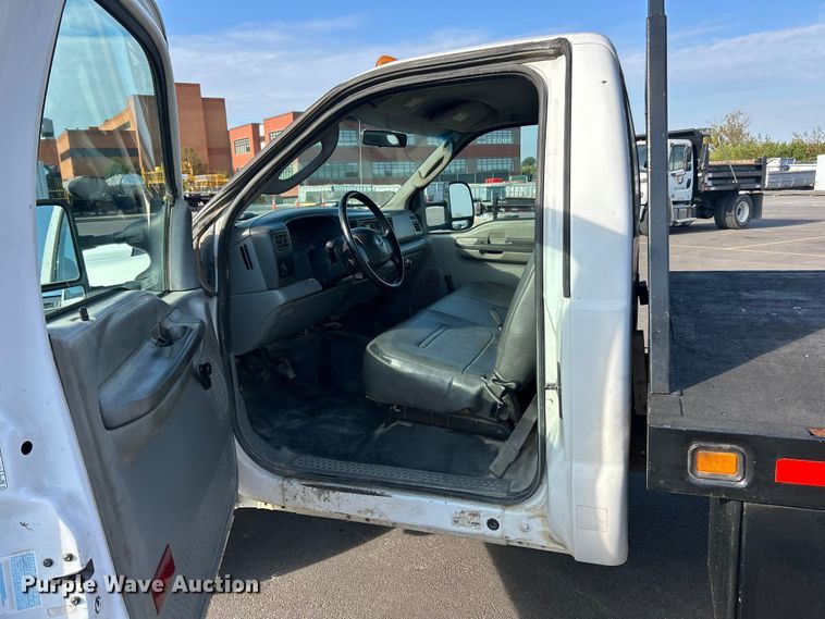 image for item ET3341 2004 Ford F450 Super Duty flatbed truck