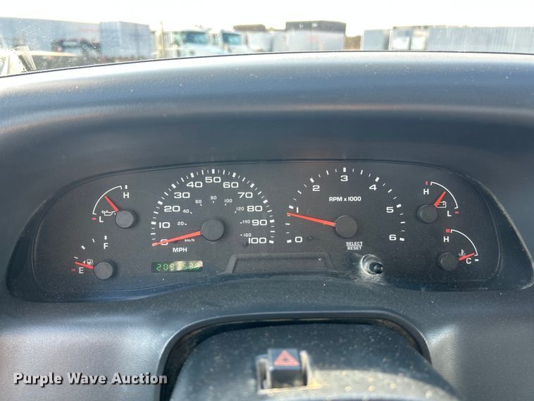 image for item ET3341 2004 Ford F450 Super Duty flatbed truck