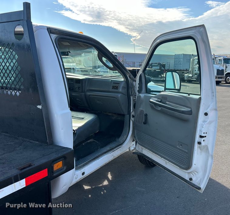 image for item ET3341 2004 Ford F450 Super Duty flatbed truck