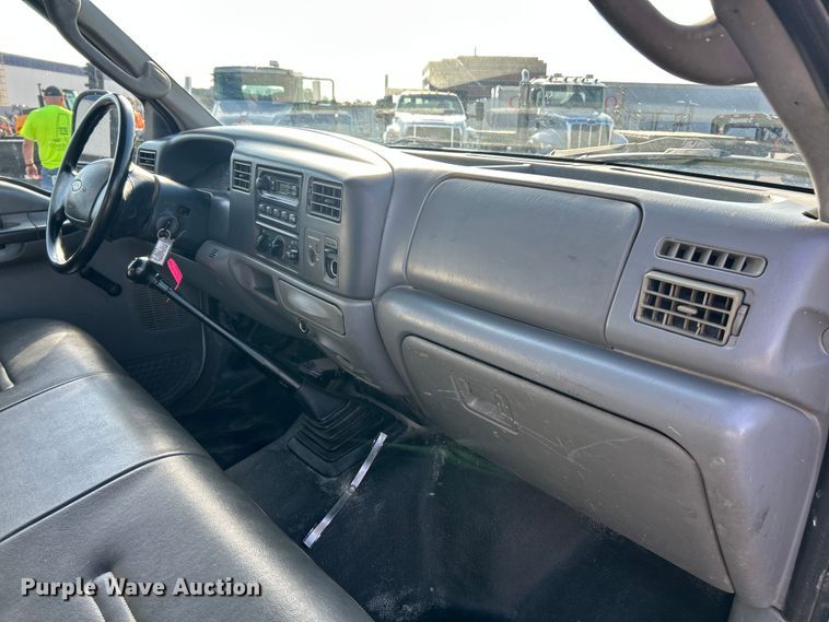 image for item ET3341 2004 Ford F450 Super Duty flatbed truck