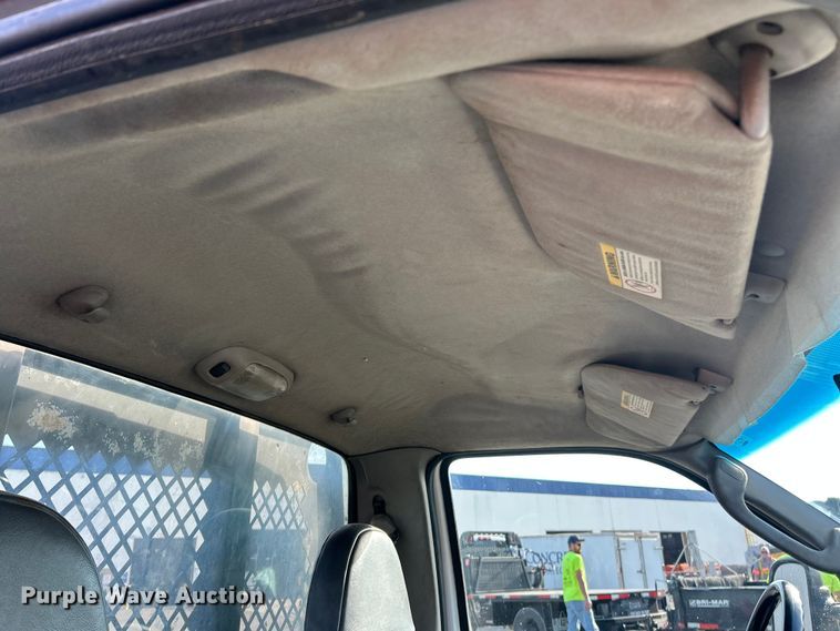 image for item ET3341 2004 Ford F450 Super Duty flatbed truck