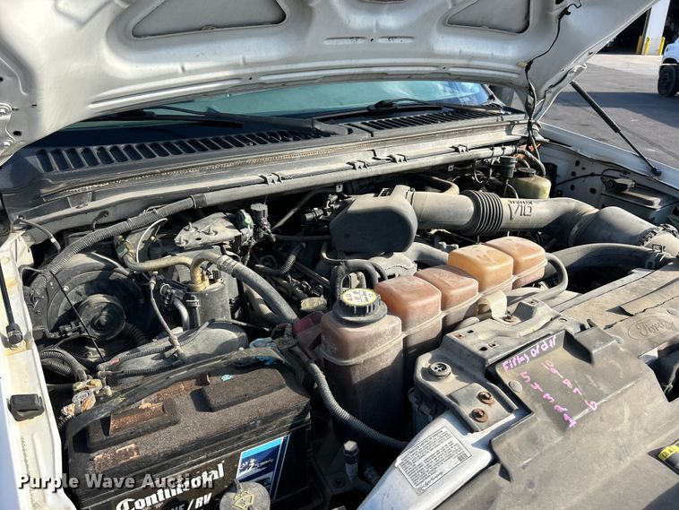 image for item ET3341 2004 Ford F450 Super Duty flatbed truck