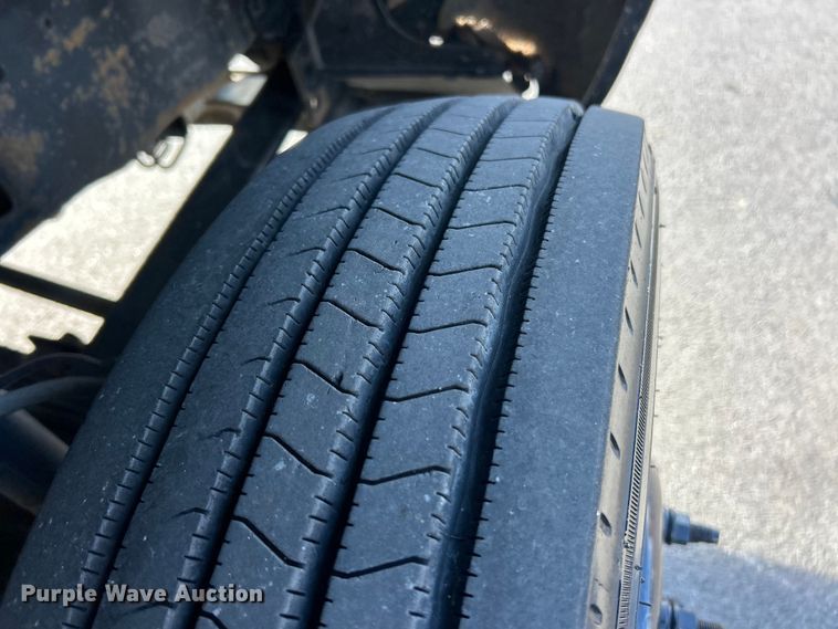 image for item ET3341 2004 Ford F450 Super Duty flatbed truck