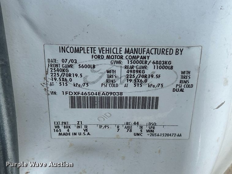 image for item ET3341 2004 Ford F450 Super Duty flatbed truck