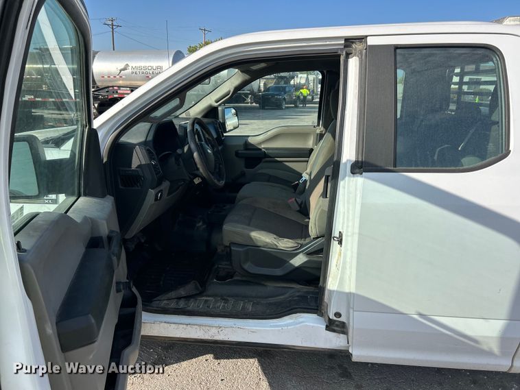 image for item ET3371 2017 Ford F150 SuperCab pickup truck