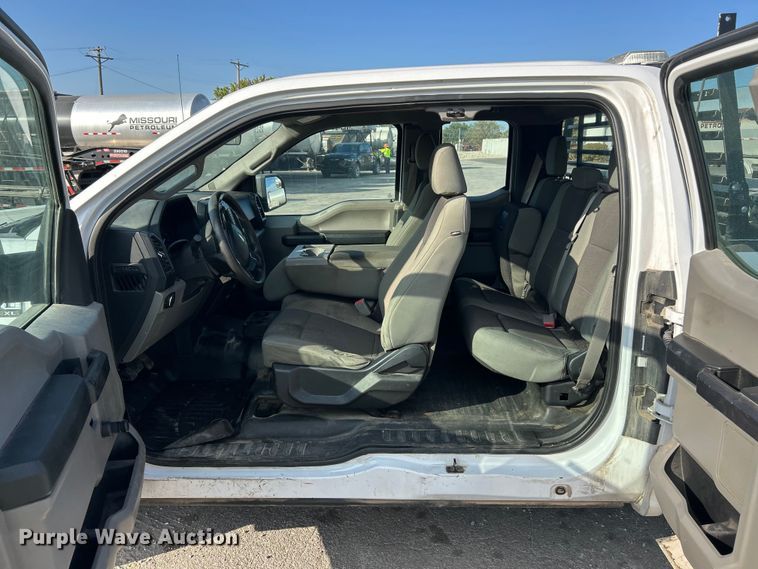 image for item ET3371 2017 Ford F150 SuperCab pickup truck