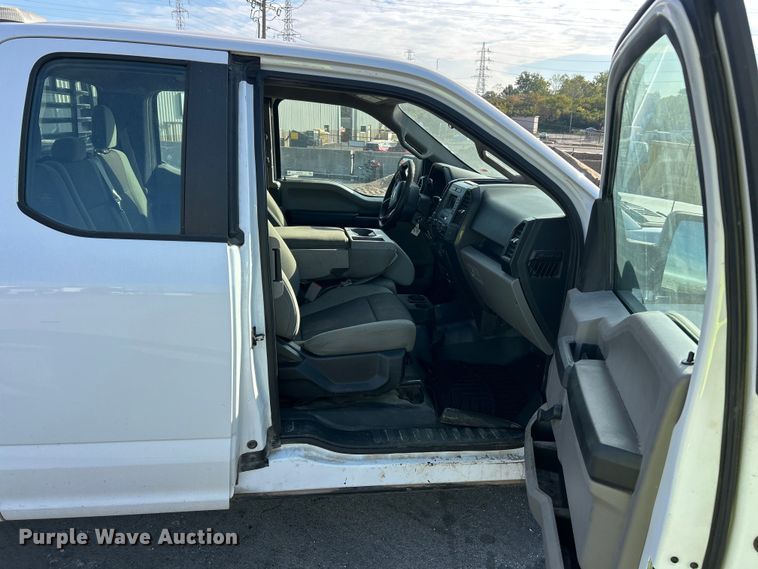 image for item ET3371 2017 Ford F150 SuperCab pickup truck