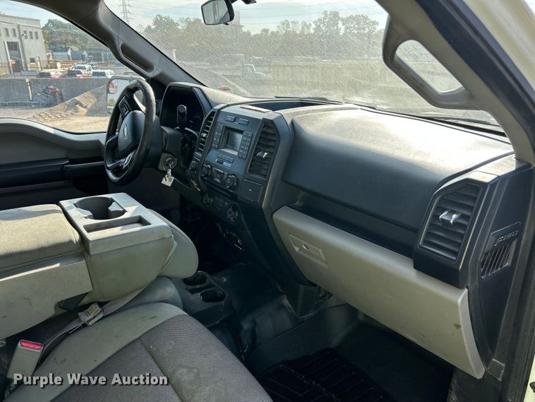 image for item ET3371 2017 Ford F150 SuperCab pickup truck