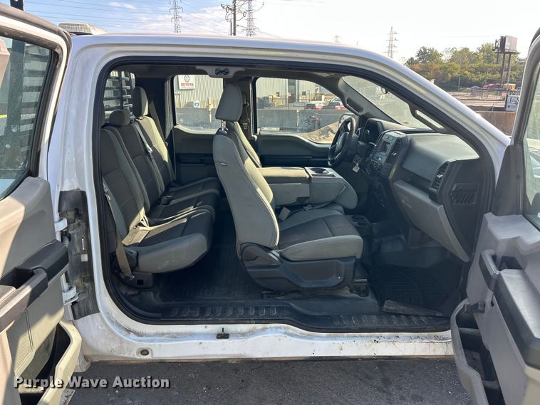 image for item ET3371 2017 Ford F150 SuperCab pickup truck