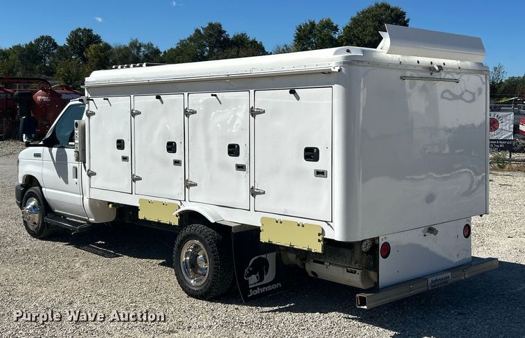 image for item ET3387 2018 Ford E-450 Super Duty refrigerated delivery truck