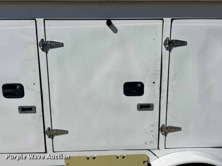 image for item ET3387 2018 Ford E-450 Super Duty refrigerated delivery truck