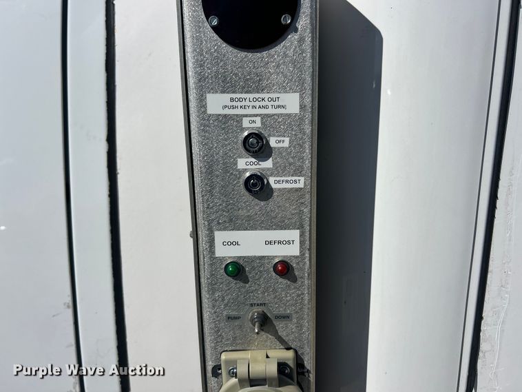 image for item ET3387 2018 Ford E-450 Super Duty refrigerated delivery truck