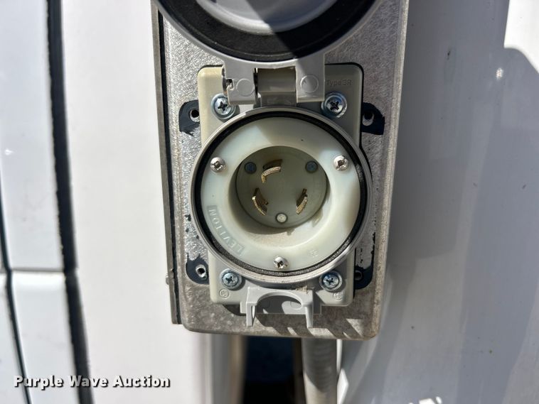 image for item ET3387 2018 Ford E-450 Super Duty refrigerated delivery truck