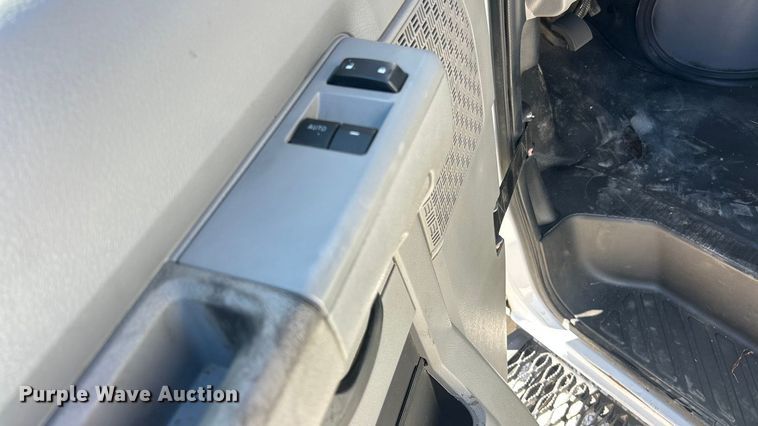 image for item ET3387 2018 Ford E-450 Super Duty refrigerated delivery truck