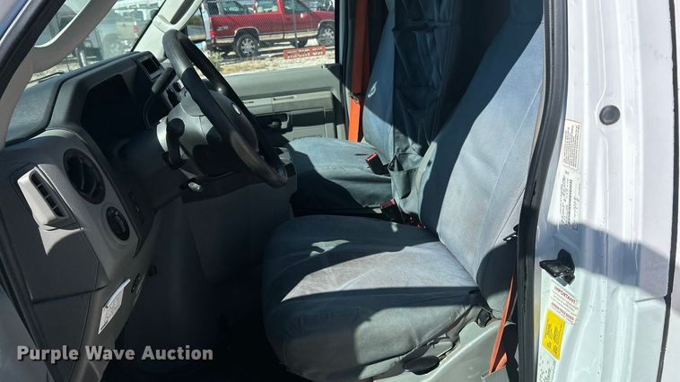 image for item ET3387 2018 Ford E-450 Super Duty refrigerated delivery truck