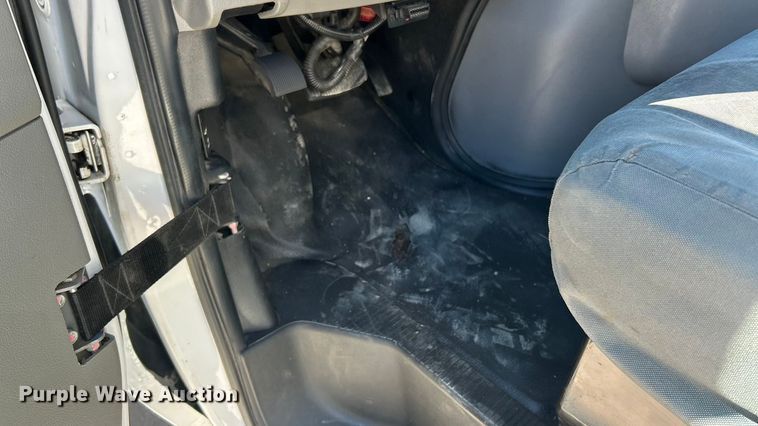 image for item ET3387 2018 Ford E-450 Super Duty refrigerated delivery truck