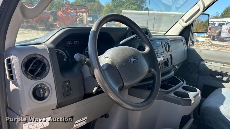 image for item ET3387 2018 Ford E-450 Super Duty refrigerated delivery truck