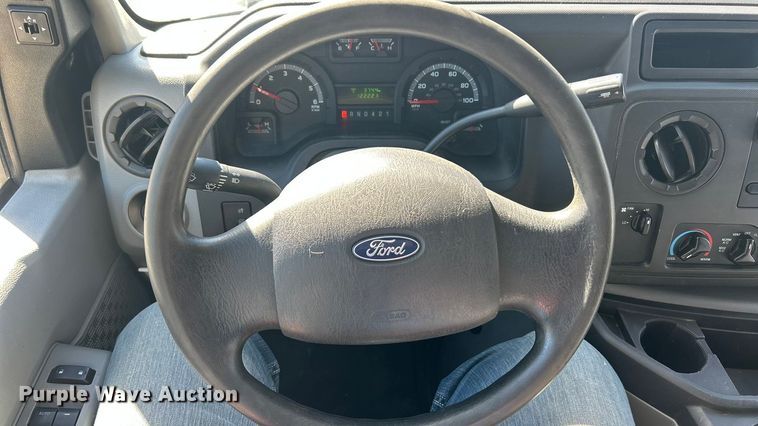 image for item ET3387 2018 Ford E-450 Super Duty refrigerated delivery truck