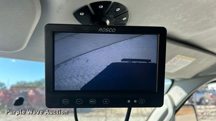 image for item ET3387 2018 Ford E-450 Super Duty refrigerated delivery truck