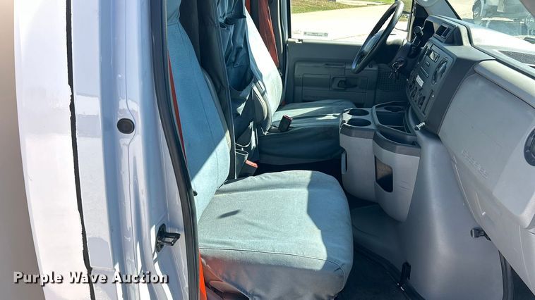 image for item ET3387 2018 Ford E-450 Super Duty refrigerated delivery truck