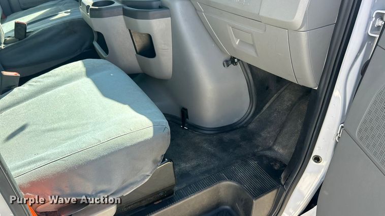 image for item ET3387 2018 Ford E-450 Super Duty refrigerated delivery truck