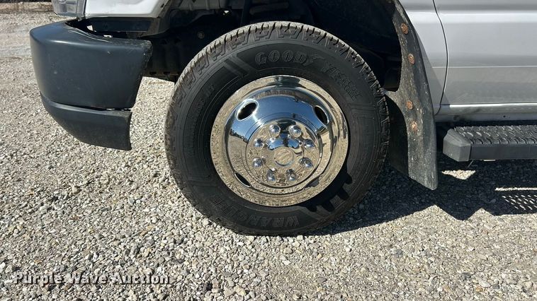 image for item ET3387 2018 Ford E-450 Super Duty refrigerated delivery truck