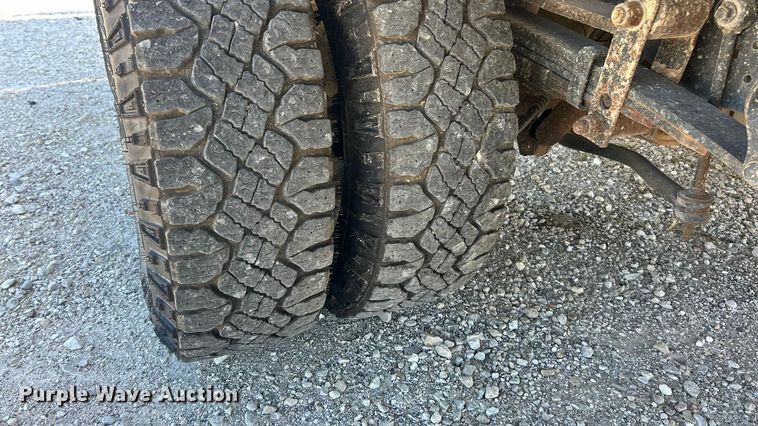 image for item ET3387 2018 Ford E-450 Super Duty refrigerated delivery truck