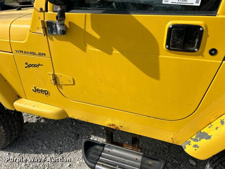 image for item ET3392 2002 Jeep Wrangler Sport SUV