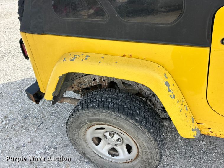 image for item ET3392 2002 Jeep Wrangler Sport SUV