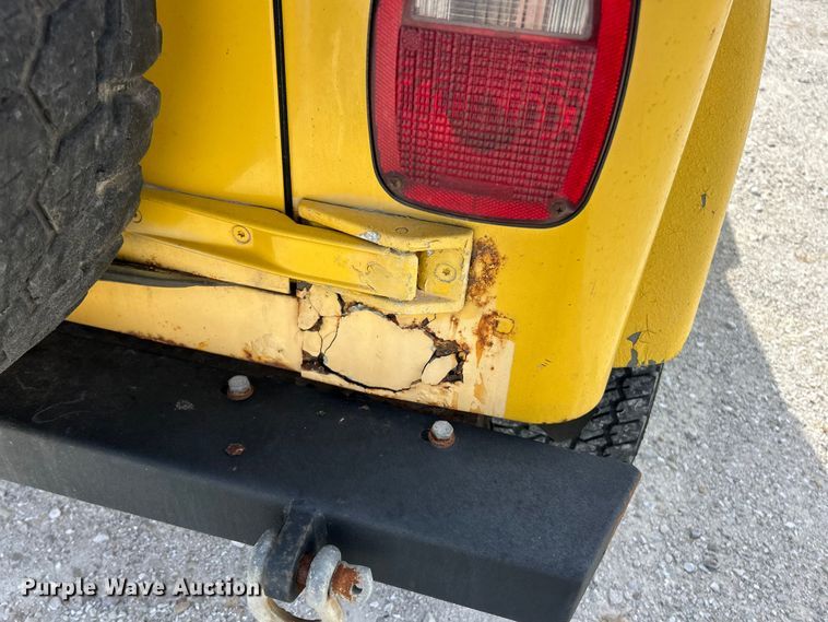 image for item ET3392 2002 Jeep Wrangler Sport SUV