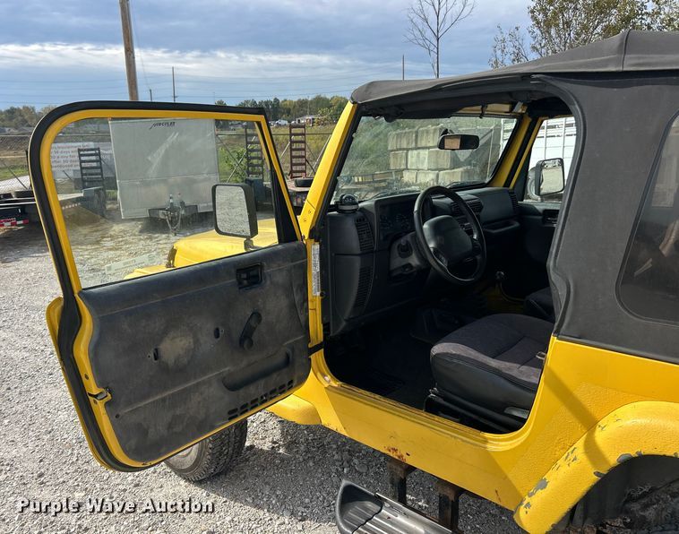 image for item ET3392 2002 Jeep Wrangler Sport SUV