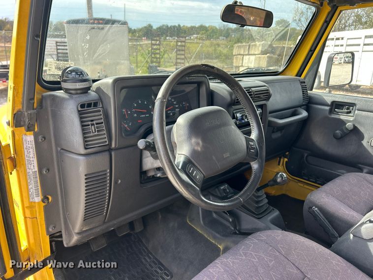 image for item ET3392 2002 Jeep Wrangler Sport SUV