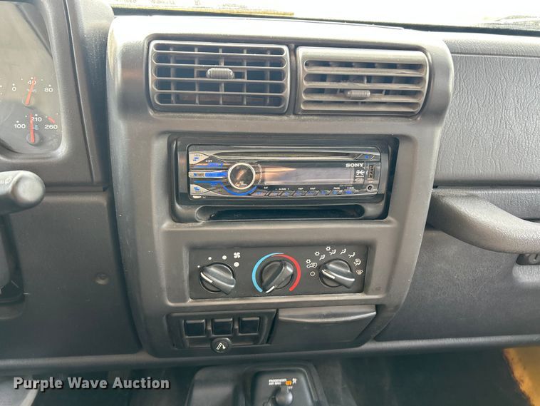 image for item ET3392 2002 Jeep Wrangler Sport SUV