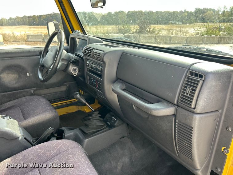 image for item ET3392 2002 Jeep Wrangler Sport SUV