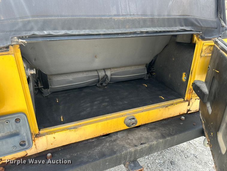 image for item ET3392 2002 Jeep Wrangler Sport SUV