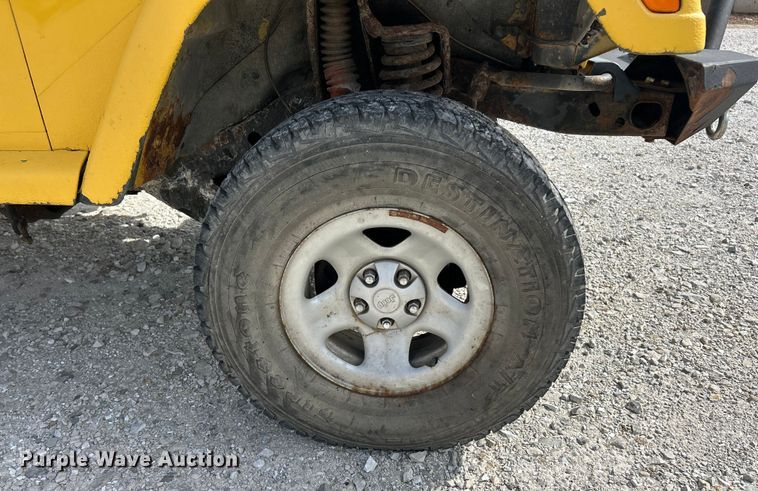 image for item ET3392 2002 Jeep Wrangler Sport SUV