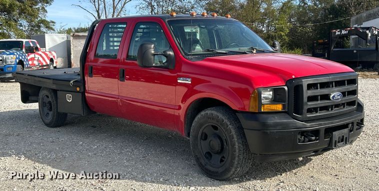 image for item ET3394 2006 Ford F350 Super Duty XL Crew Cab flatbed pickup truck