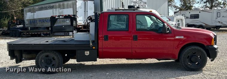 image for item ET3394 2006 Ford F350 Super Duty XL Crew Cab flatbed pickup truck
